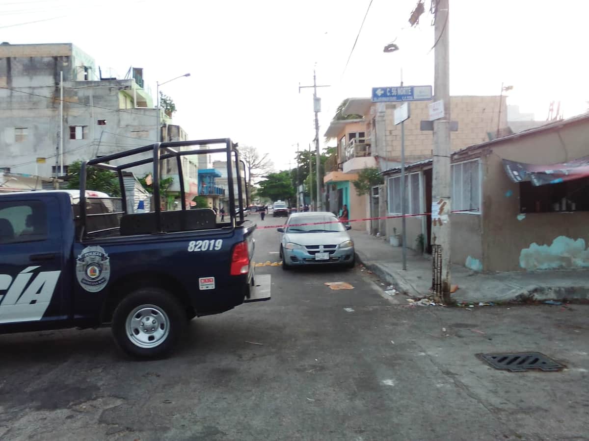 Mujer muere acuchillada durante asalto en Playa del Carmen