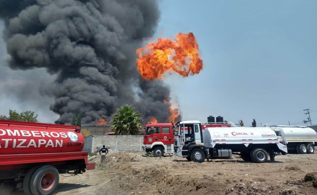 Se incendia almacén de productos químicos en Coyotepec, Edomex