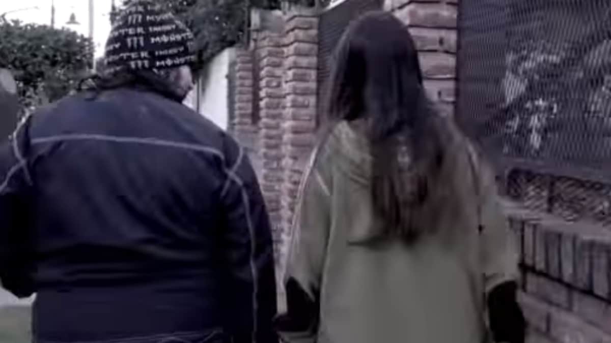 joven vendió su vestido de 15 años para poder alimentar a sus hermanas y su madre