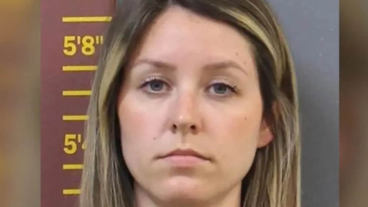 Maestra tiene relaciones con alumna, la delata su esposo