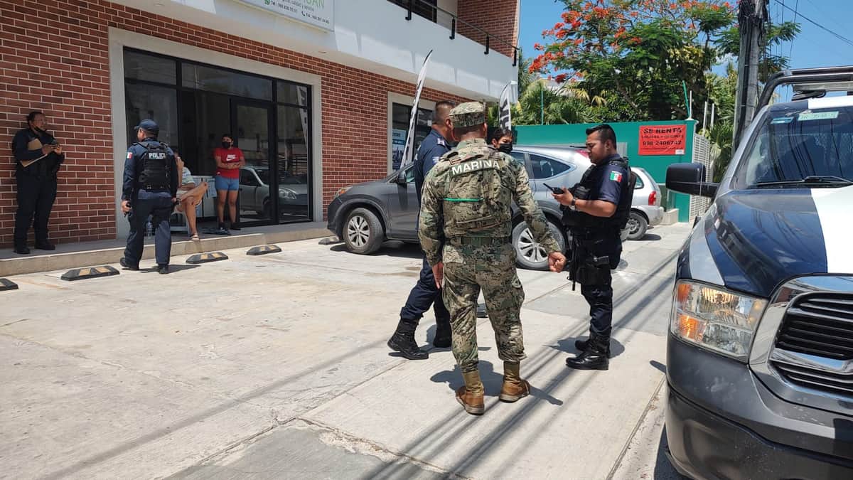Sujetos disparan al aire en intento de robo en la avenida de los Colegios de Cancún