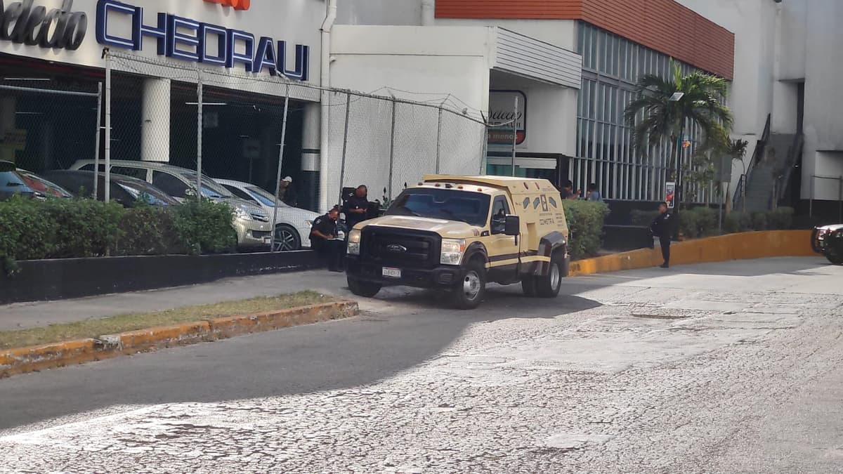 Autorrobo en un camión de valores en Plaza las Américas de Cancún