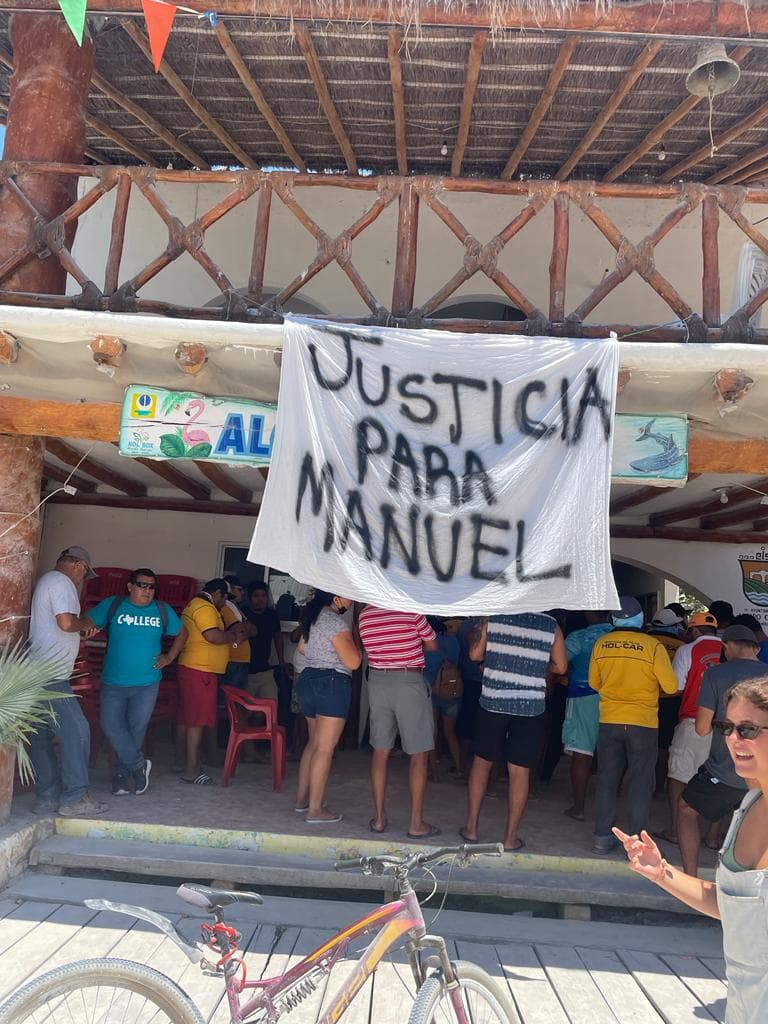 Taxistas impiden que policías retiren a detenidos en Holbox