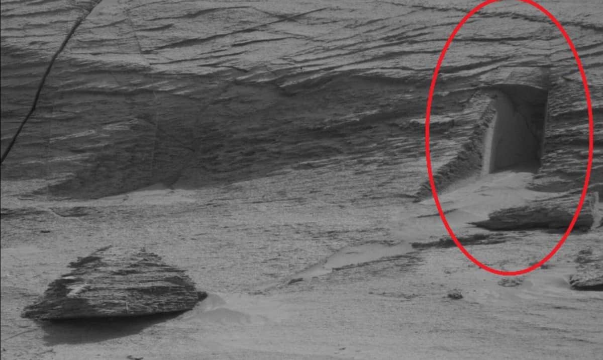 Nasa descubre en Marte una misteriosa estructura que parece una puerta