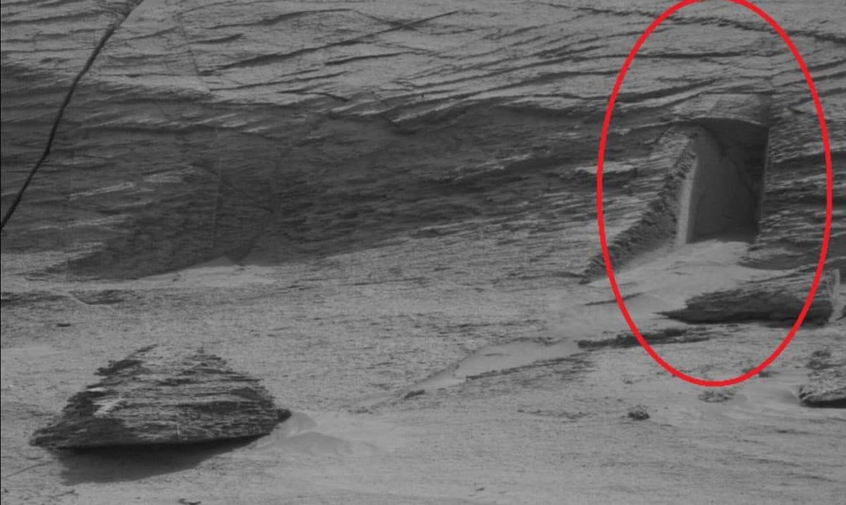 Nasa descubre en Marte una misteriosa estructura que parece una puerta