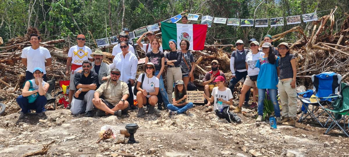 Activistas protestan en brecha del Tren Maya