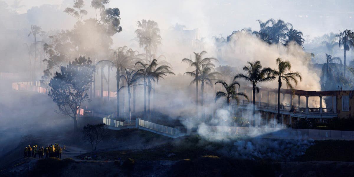 Incendio forestal destruye 20 mansiones de lujo al sur de California