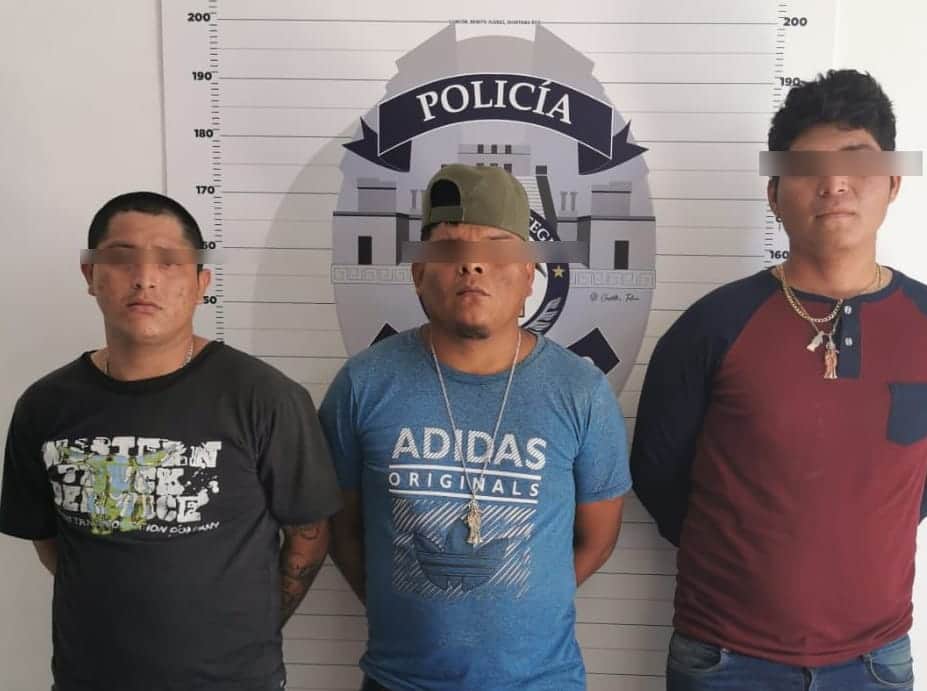 Detienen a tres personas armadas frente al Palacio Municipal de Cancún