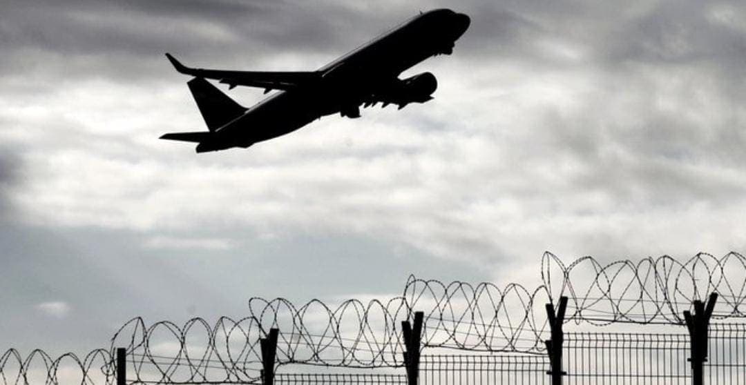 Minimiza gobierno problemas por rediseño del espacio aéreo; dice que no hay peligro