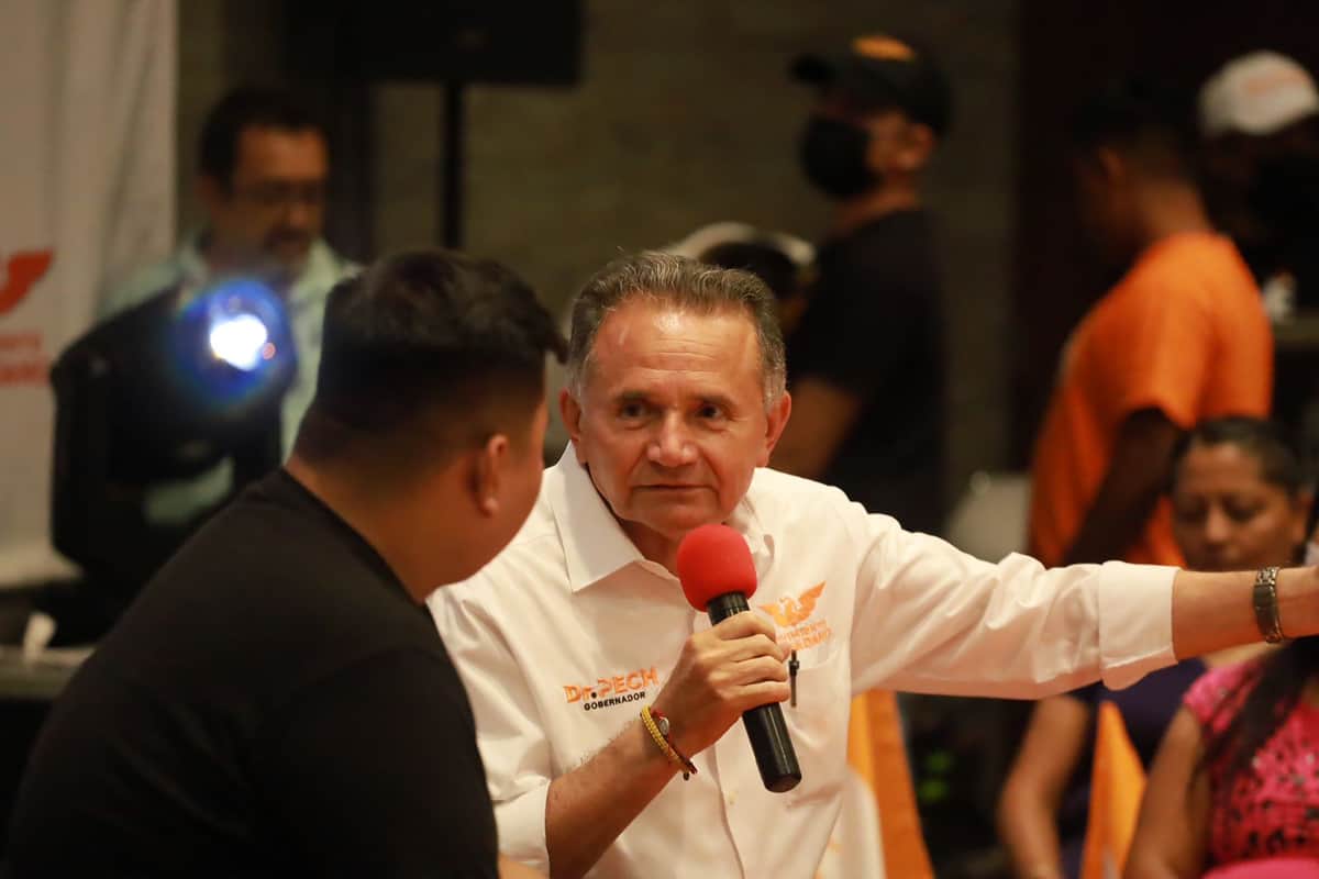 Se compromete el Dr. Pech con jóvenes quintanarroenses y les pide participar más en política