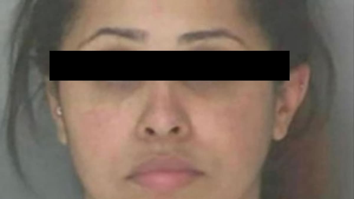 Mujer dispara a joven desde su auto y se escapa, se hizo manicura antes de entregarse