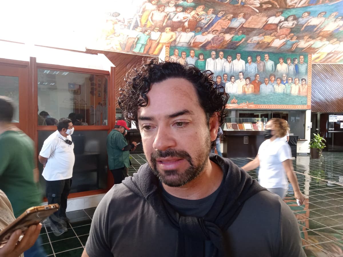 Acusa 'Chanito' Toledo al Dr. Pech de buscar negociar su declinación