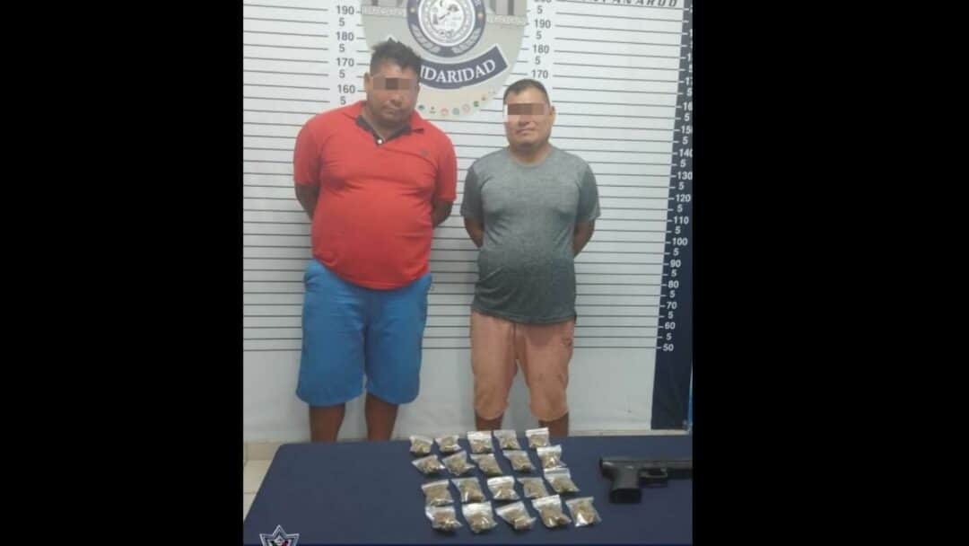 Detienen a dos en Villas del Sol de Playa del Carmen con 20 bolsitas de marihuana