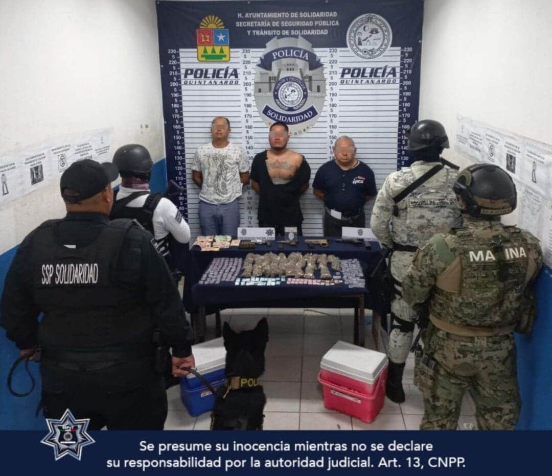 Detienen a 3 sujetos con 4 armas, más de 200 dosis y efectivo en Playa del Carmen