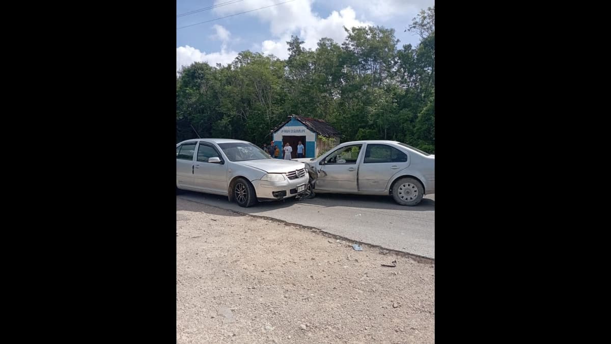 Chocan tres vehículos en zona rural de Felipe Carrillo Puerto; hay un lesionado