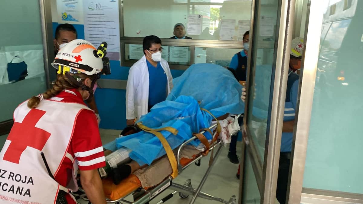 Balean a hombre en camioneta, en la avenida Rancho Viejo