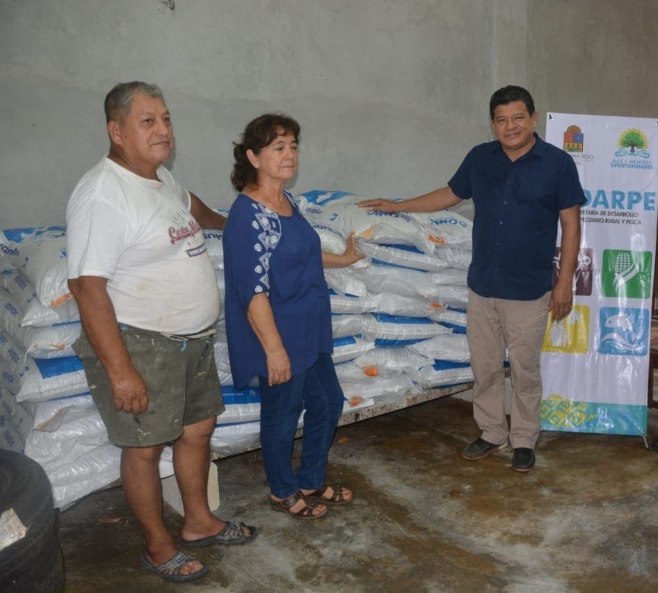 Gobierno de Quintana Roo entrega apoyos a acuacultores de seis municipios