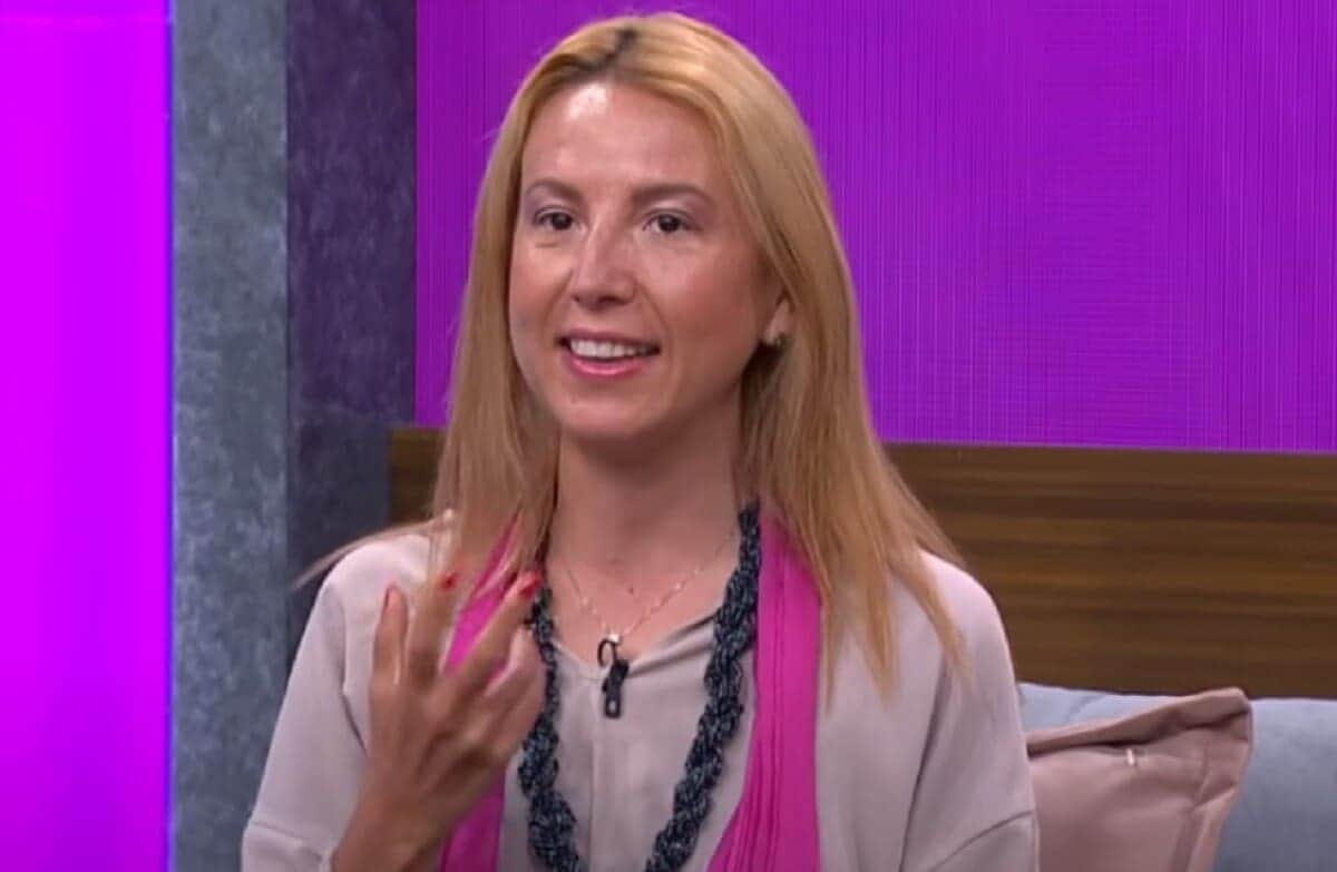 Mafe Walker, la psíquica que habla con los aliens ya tiene su propia cumbia