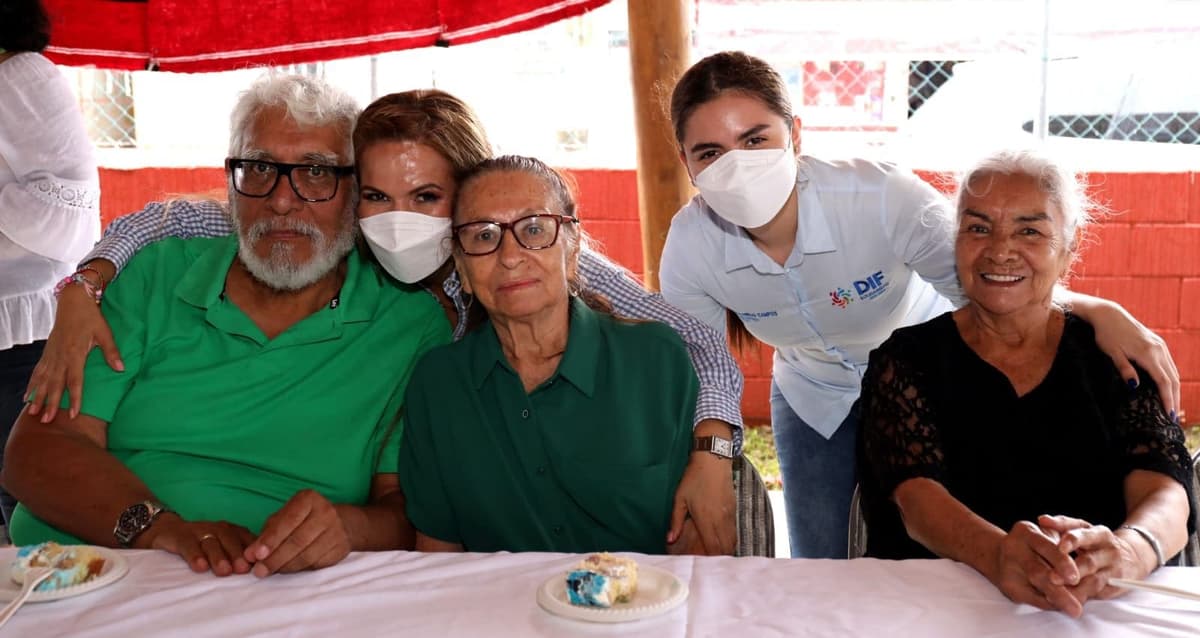 Celebra Lili Campos y Rosita Escobedo a los abuelitos por el Día del Padre