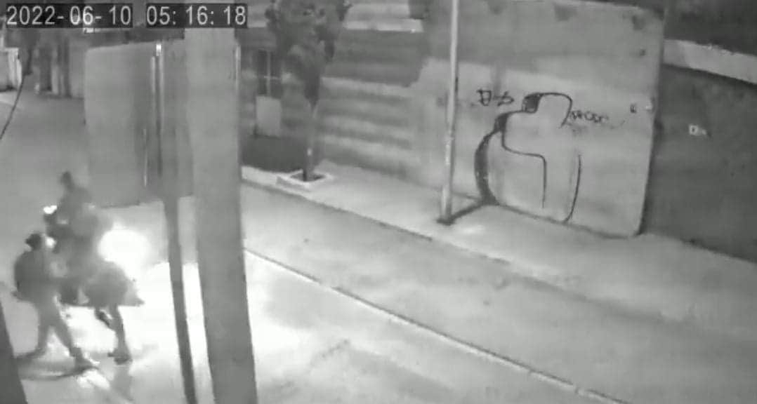 Video: Asaltan motociclistas a mujer con discapacidad auditiva en Puebla