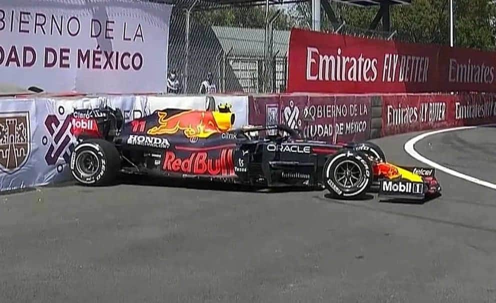 VIDEO: Checo Pérez se estrella contra muro en plena carrera