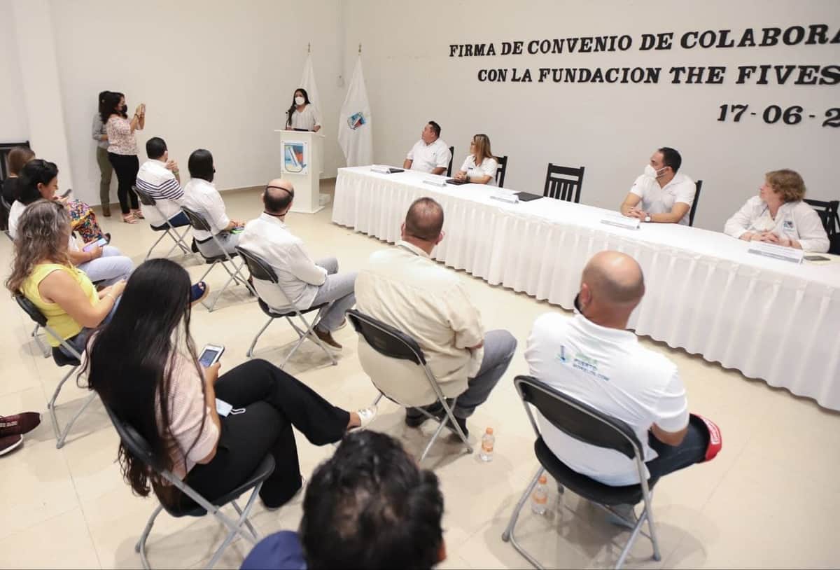 Firma Gobierno de Puerto Morelos convenio de colaboración con la fundación The Fives