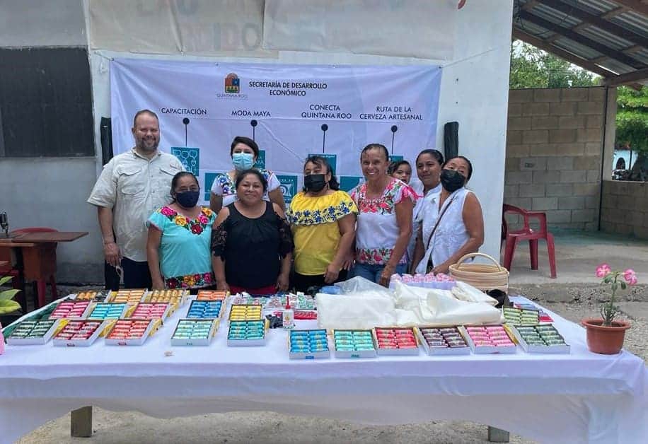 Impulsa gobierno de Puerto Morelos capacitación de artesanas de Leona Vicario