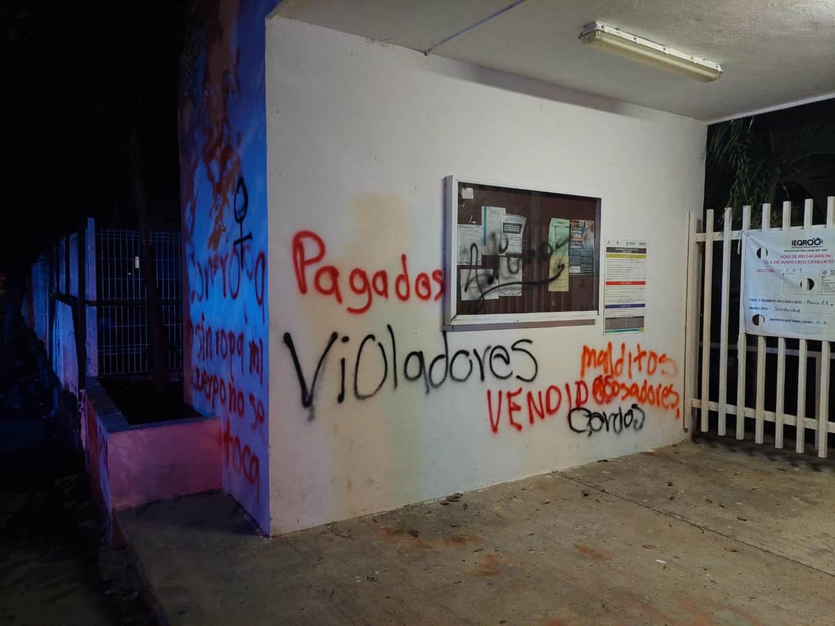Tras presunto caso de acoso sexual contra alumna, vandalizan secundaria en Puerto Aventuras