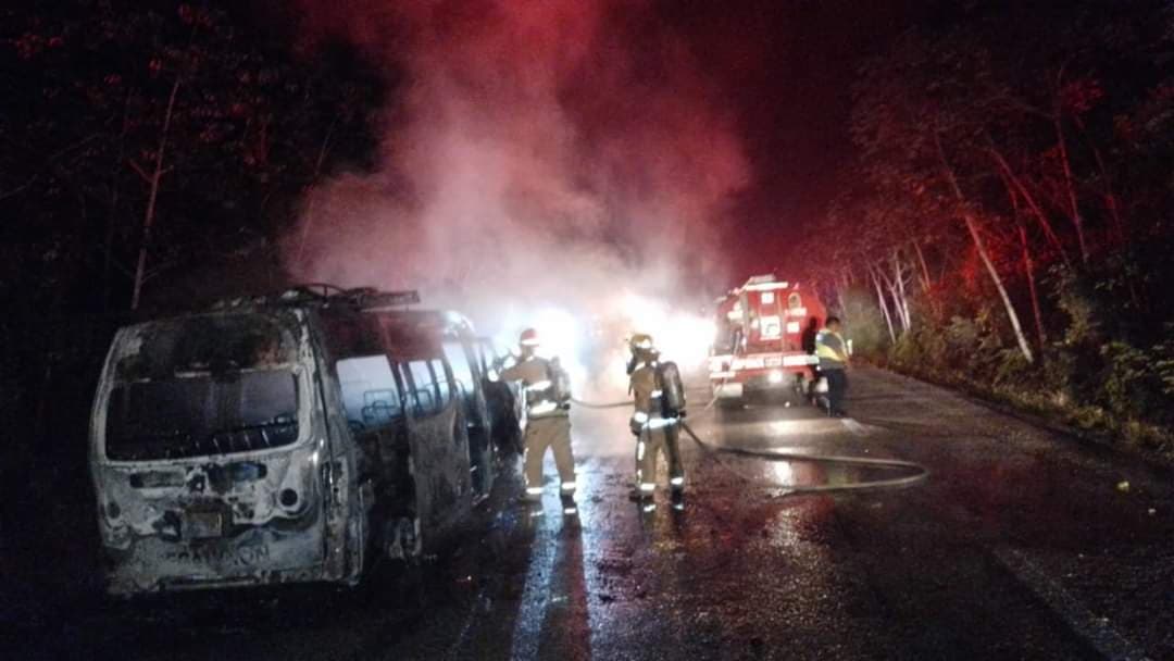 Muere motociclista al chocar contra combi en carretera Playa del Carmen-El Tintal
