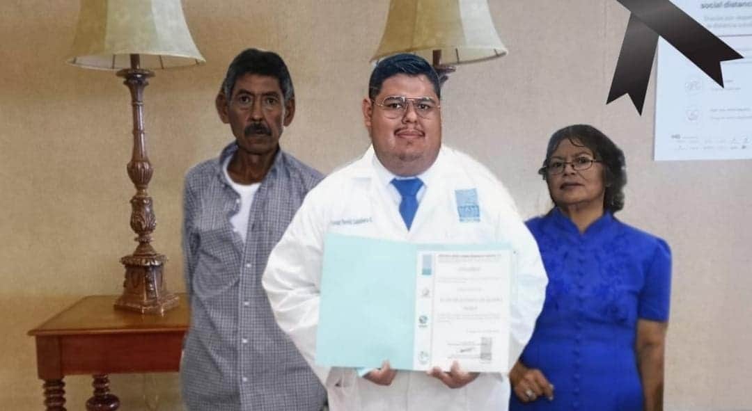 Se gradúa como médico; pagó sus estudios lavando autos