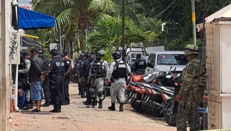 Aseguran drogas en dos locales de la colonia Centro de Cozumel; hay 20 detenidos