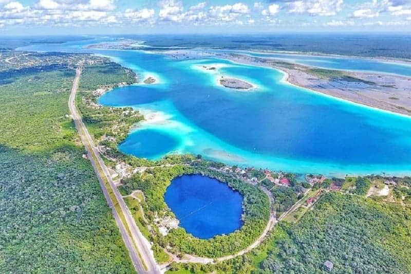 Falso que la laguna de Bacalar pierda sus colores por contaminación, asegura director de Turismo