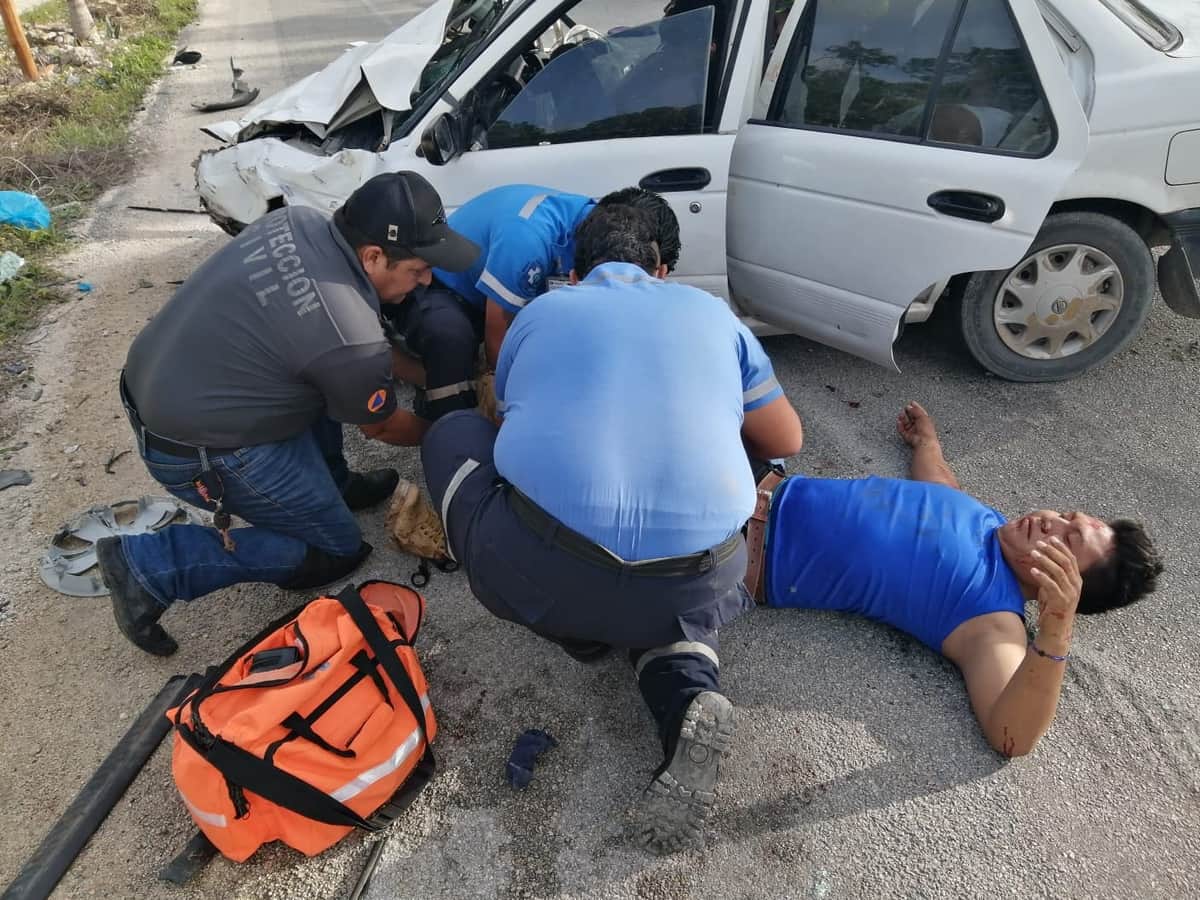 Aparatoso choque deja ocho lesionados en tramo carretero Tulum-Cobá
