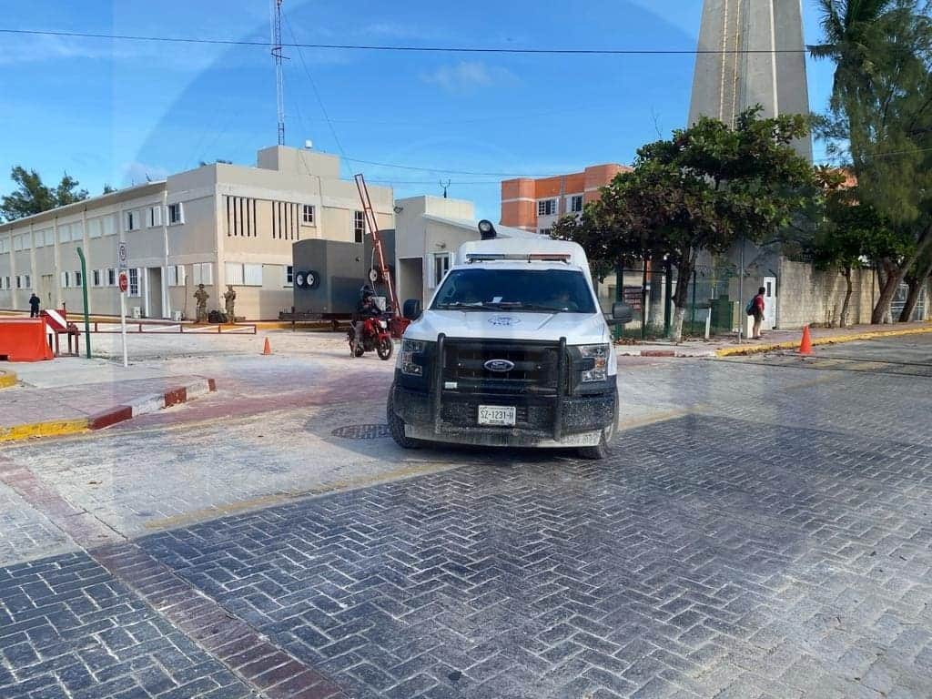 Hallan cuerpo flotando en aguas frente a Isla Blanca