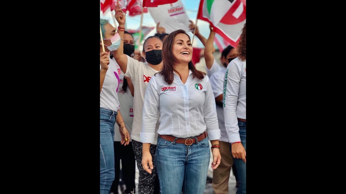 Deborah Angulo seguirá trabajando por el Distrito 15