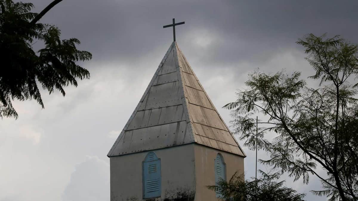 Sujetos armados ingresan a una iglesia y matan a feligreses