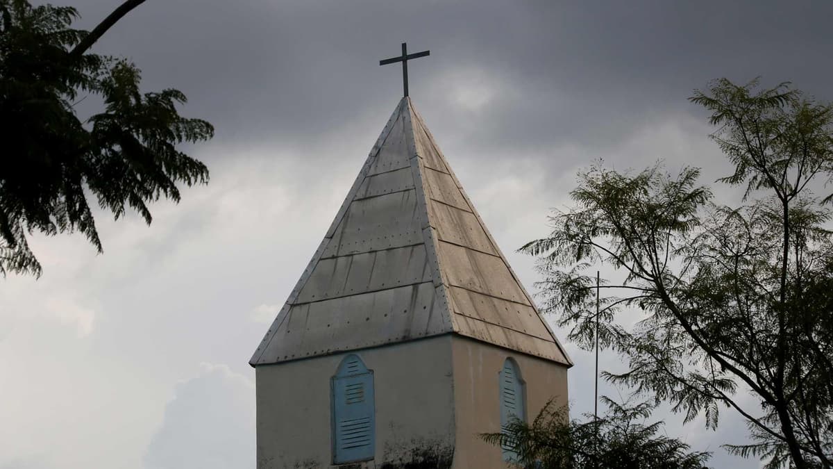 Sujetos armados ingresan a una iglesia y matan a feligreses