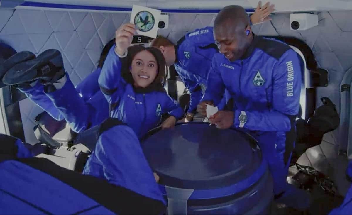 ¡Hizo historia! Mexicana vuelve a la tierra tras viajar al espacio