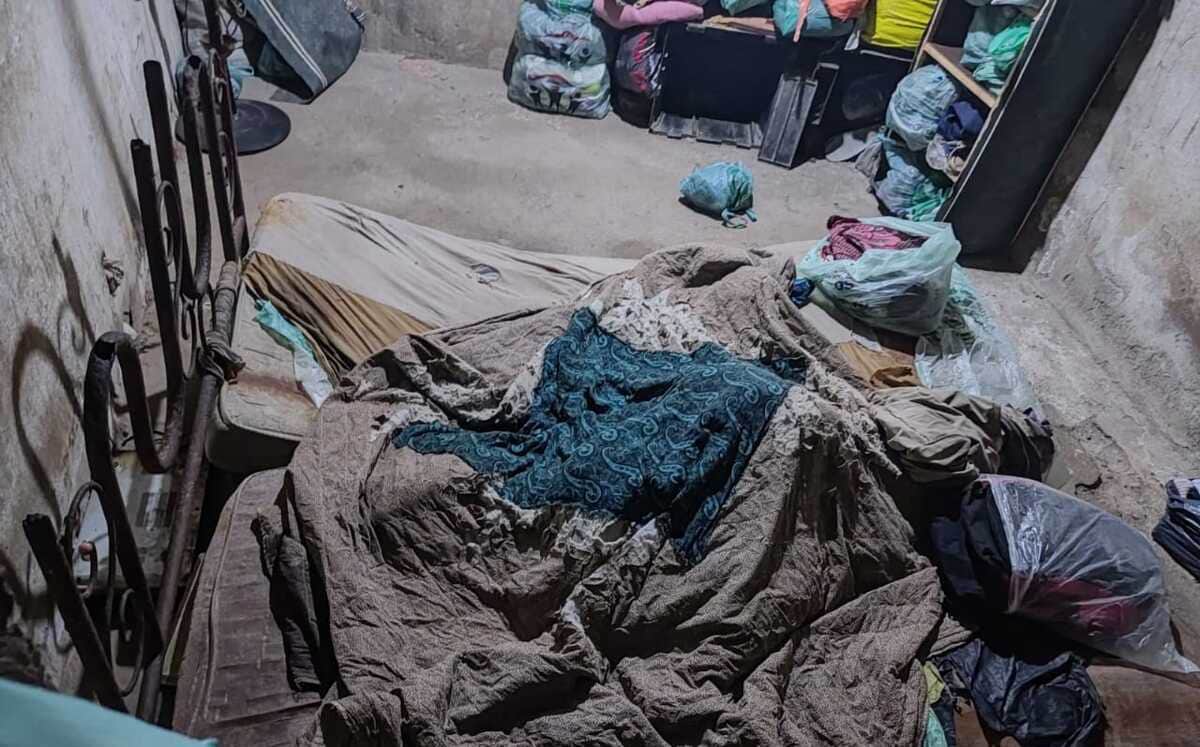 Rescatan a mujer y sus dos hijos, estuvieron presos en su casa por 17 años