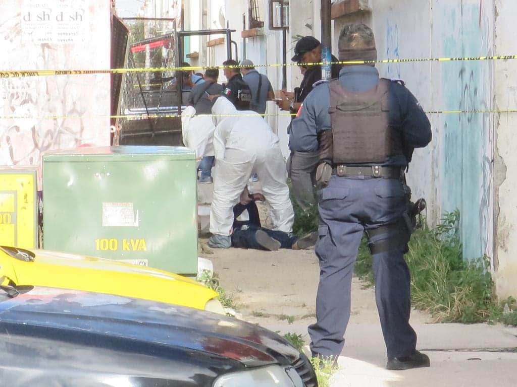Ejecutan a hombre en un callejón del fraccionamiento Villas Otoch Paraíso de Cancún