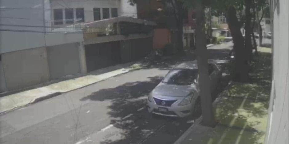 Conductor persigue y atropella a ladrones que le robaron 100 mil pesos en CDMX