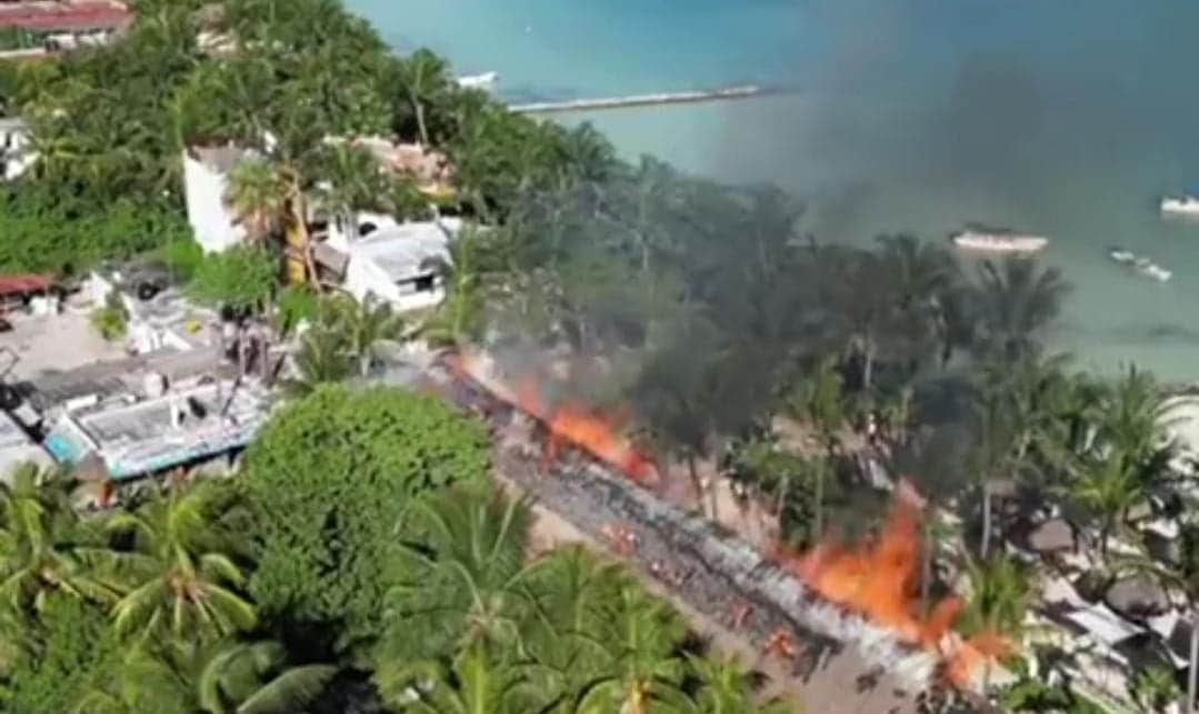 Video: Se incendia el hotel Amaité en la isla de Holbox