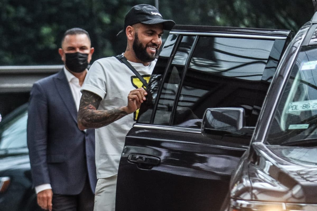 Video: Dani Alves ya está en México; asegura que viene a ser campeón con Pumas