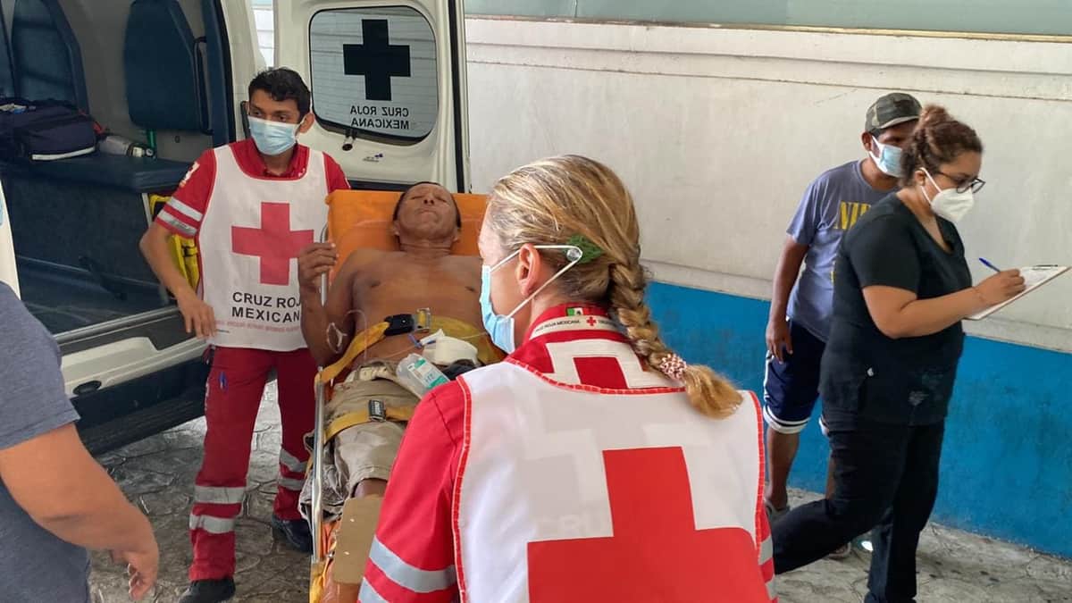 Machetean a un hombre en Cancún; le dejan las tripas de fuera