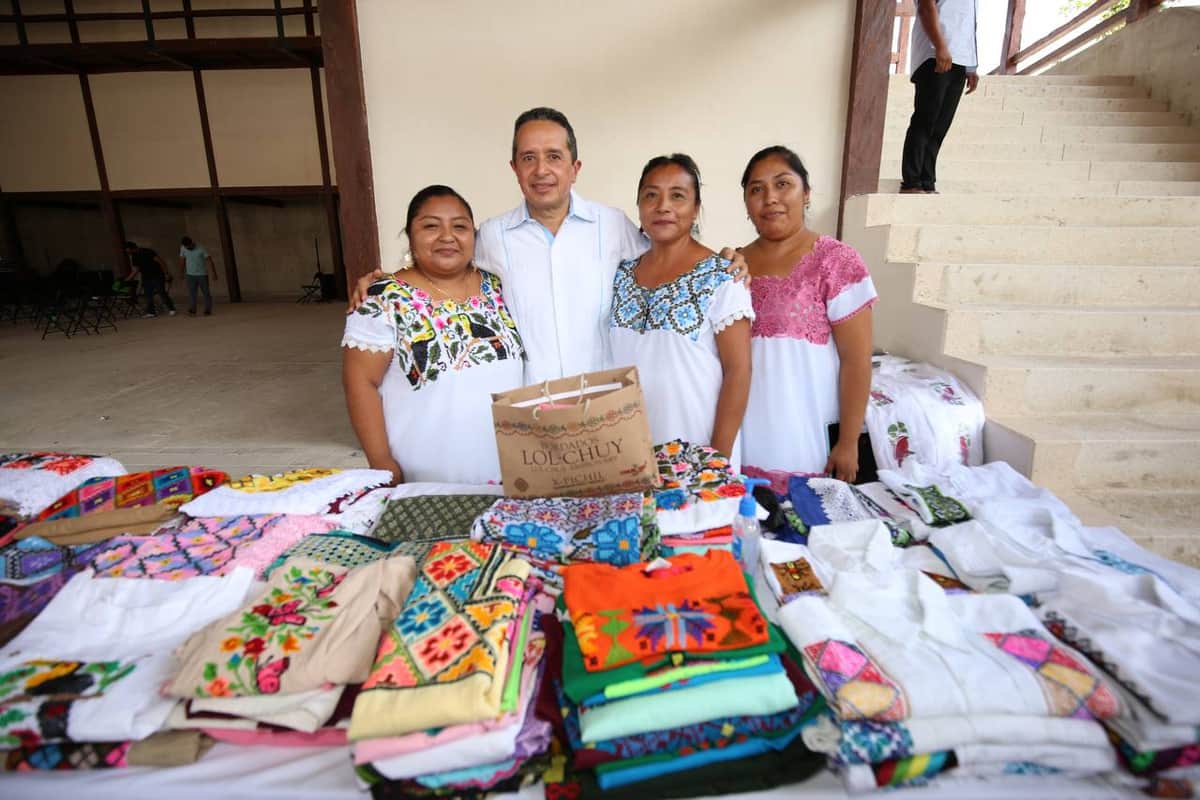 El gobernador Carlos Joaquín constata programas sociales y obra pública que elimina rezagos