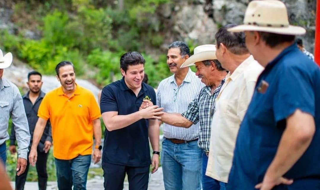Video: Samuel García halla estancamientos de agua en rancho de Lalo Mora