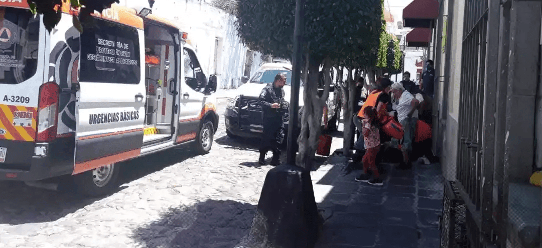 Mujer dio a luz en calles del centro de Puebla