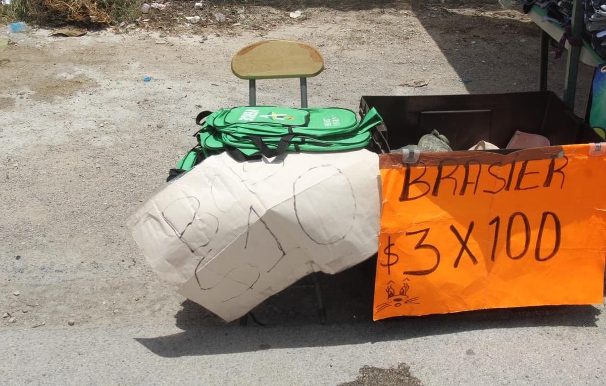 ¡Bara bara! Venden mochilas del Partido Verde en 10 pesitos en tianguis de Cancún