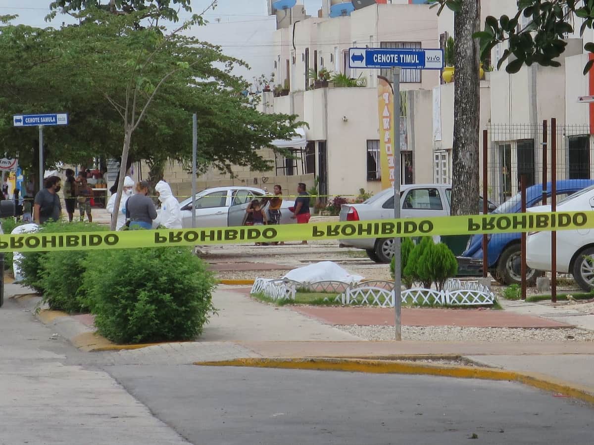 Un muerto y un herido deja ataque armado en la Región 107 de Cancún; hay dos detenidos