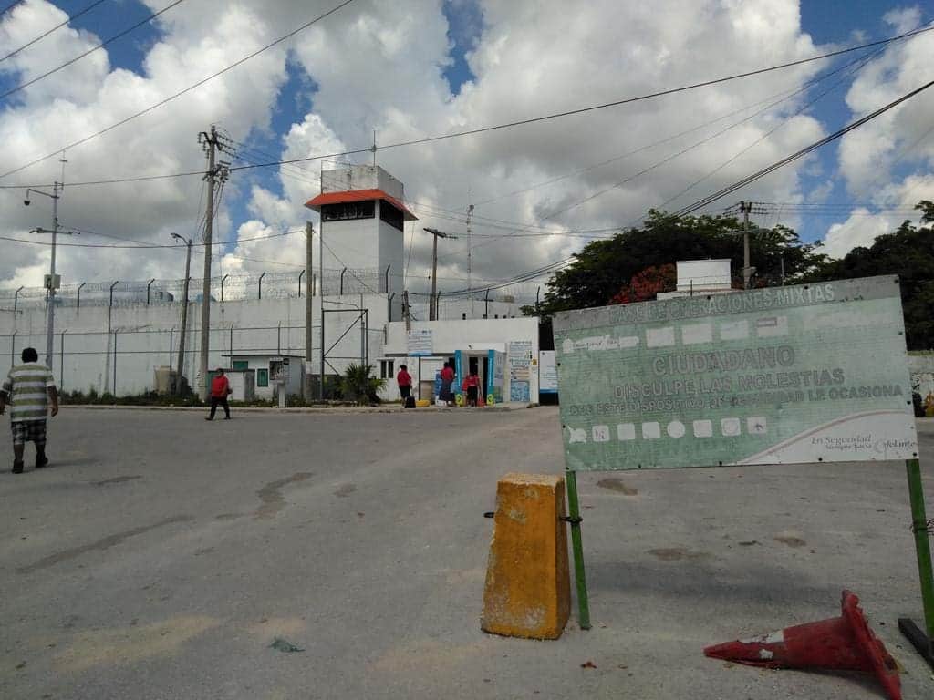 Trasladan a 58 reos desde la cárcel de Cancún al Cereso de Chetumal en fuerte operativo